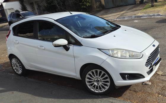 FORD FIESTA 1.6 TITANIUM HATCH 16V FLEX 4P POWERSHIFT